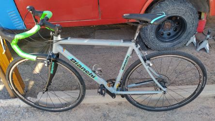 Bianchi axis road bike