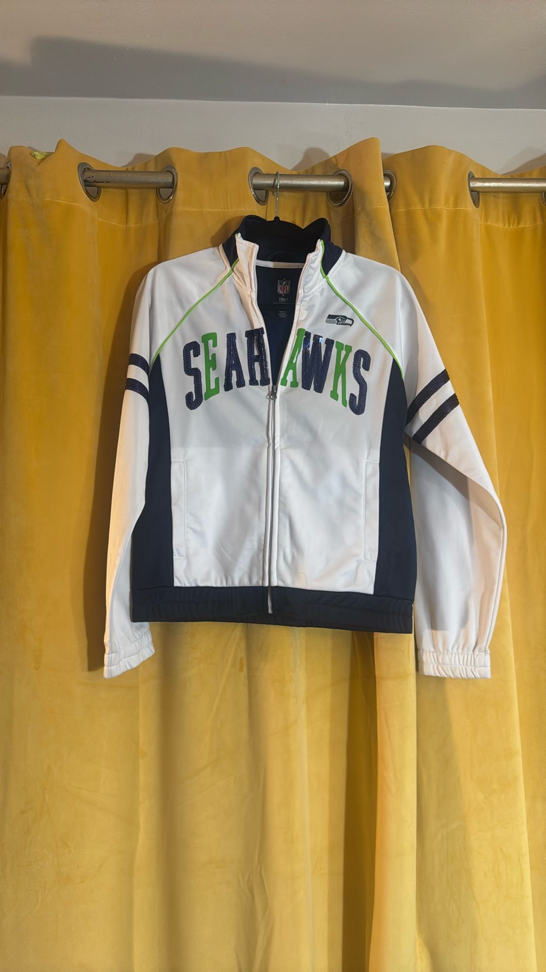 Seahawks Women’s Zip Up Jacket Size Small