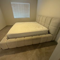 Modern Upholstered King Platform Bed – Excellent Condition