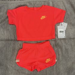 Nike Baby Girl Crop Top And Short Set (12 Months)