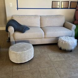 Small sofa In Excellent condition
