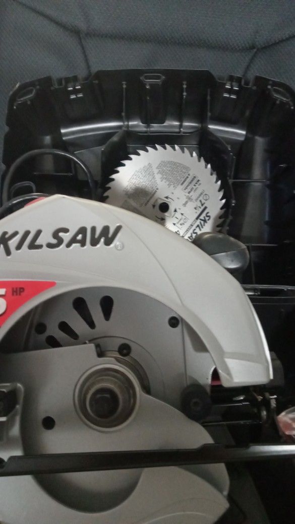 5600 Circular SkilSaw 2.5 HP Max Motor 13amp ,71/4 Fine Cutting Blade Brand New Never Used