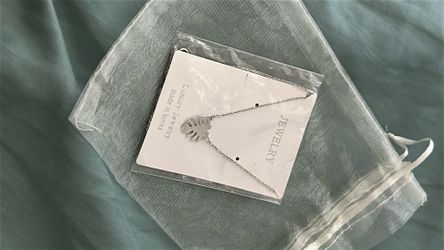 LUXURY JEWLERY (leaf necklace)