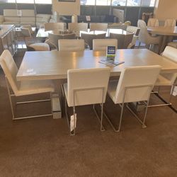 Michael AMINI(High-end)The Natural Wood Grain and Washed Oak Finish Dining Table w/Acrylic Legs