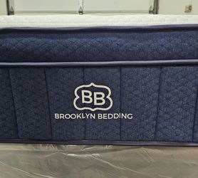 LIKE NEW! Aurora Luxe Cooling Firm Queen Mattress - Delivery Available