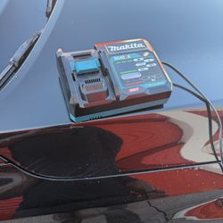 Makita XGT Charger 40v