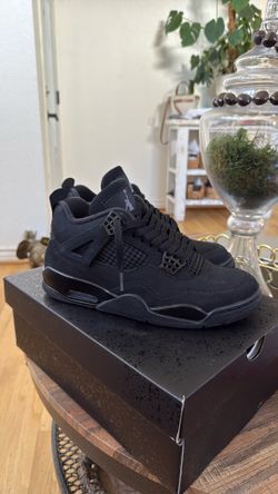 Air Jordan 4 Retro ‘Black Cat’ 2025 Size 8.5US