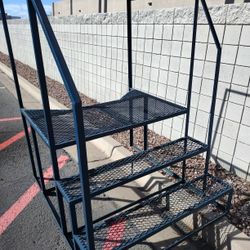Metal Step Ladder 