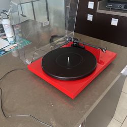 PROJECT DEBUT CARBON TURNTABLE