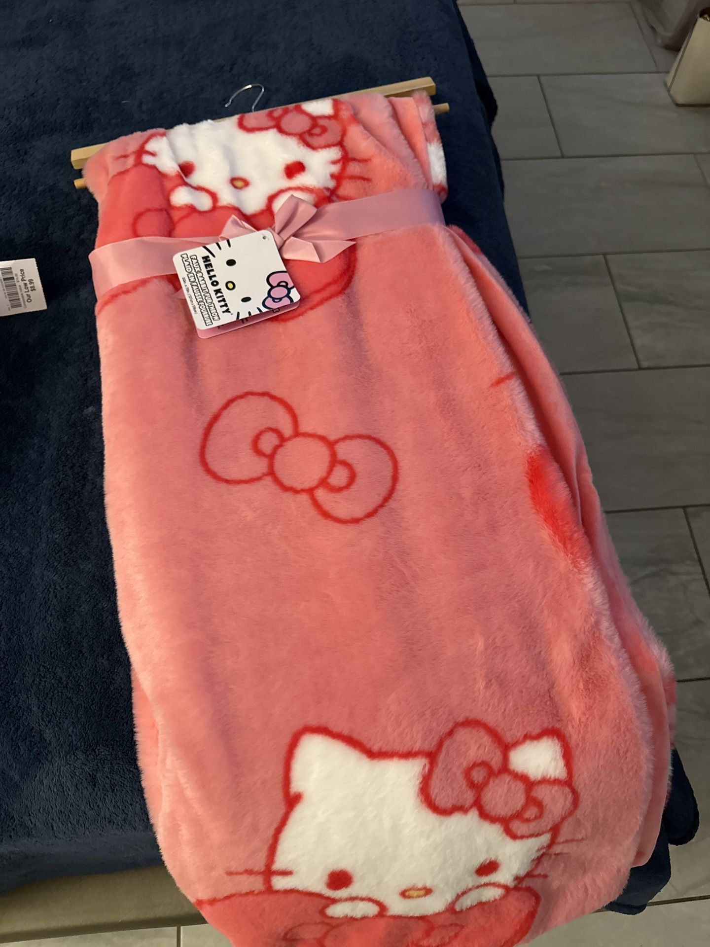 Hello Kitty Bow Blanket