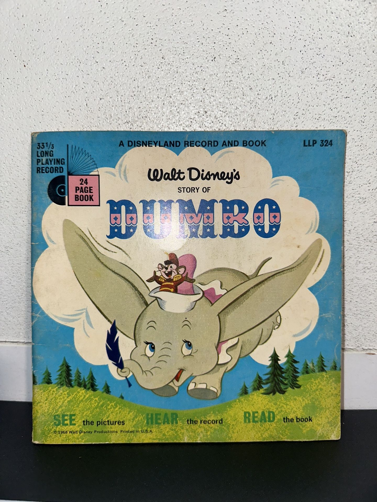 VINTAGE 1968 Walt Disney Read Along Book Record DUMBO Elephant # 324