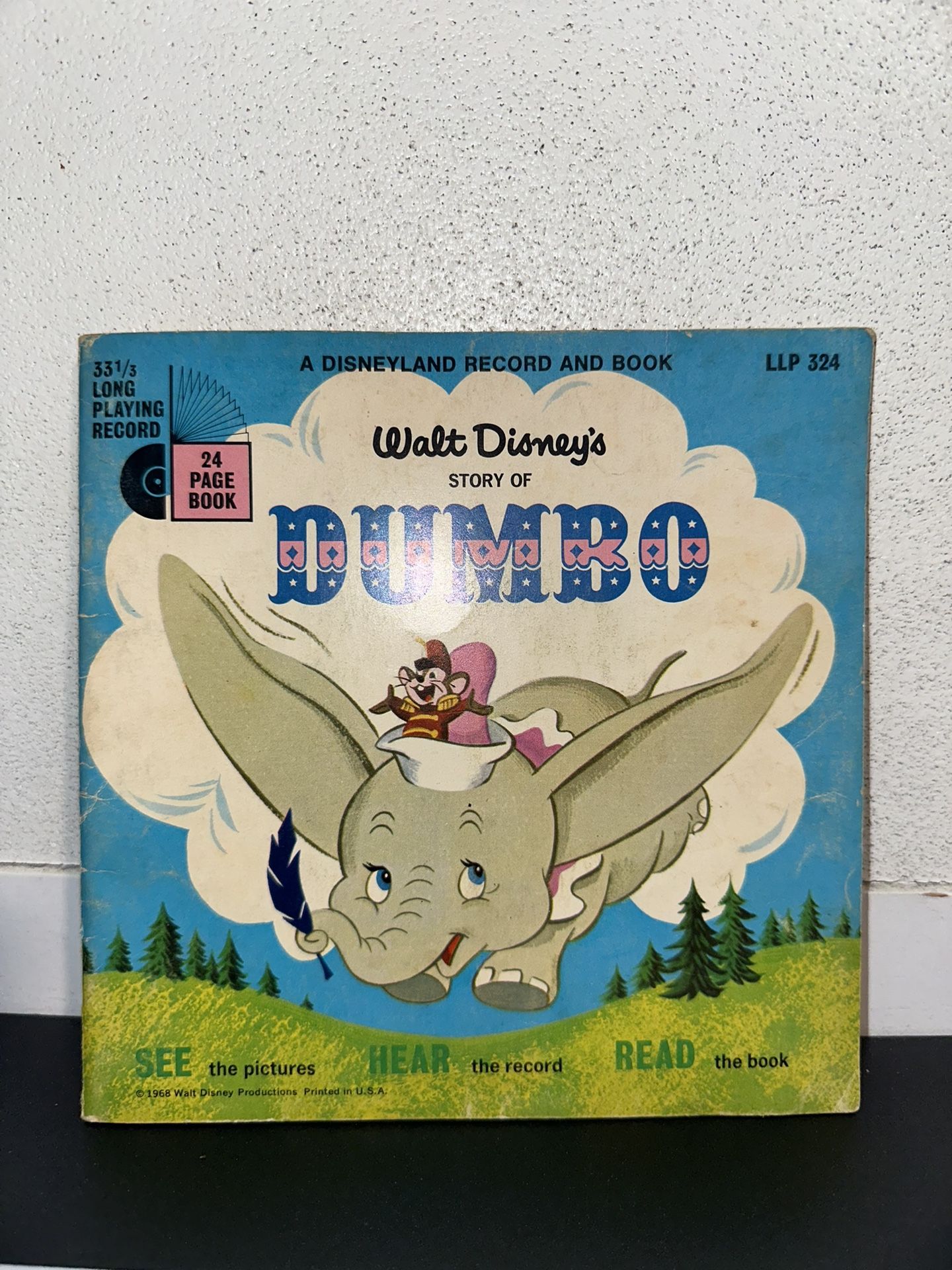 VINTAGE 1968 Walt Disney Read Along Book Record DUMBO Elephant  # 324