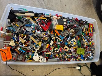 Huge bin of Legos!