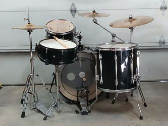 Complete Drum Set Tama Pearl