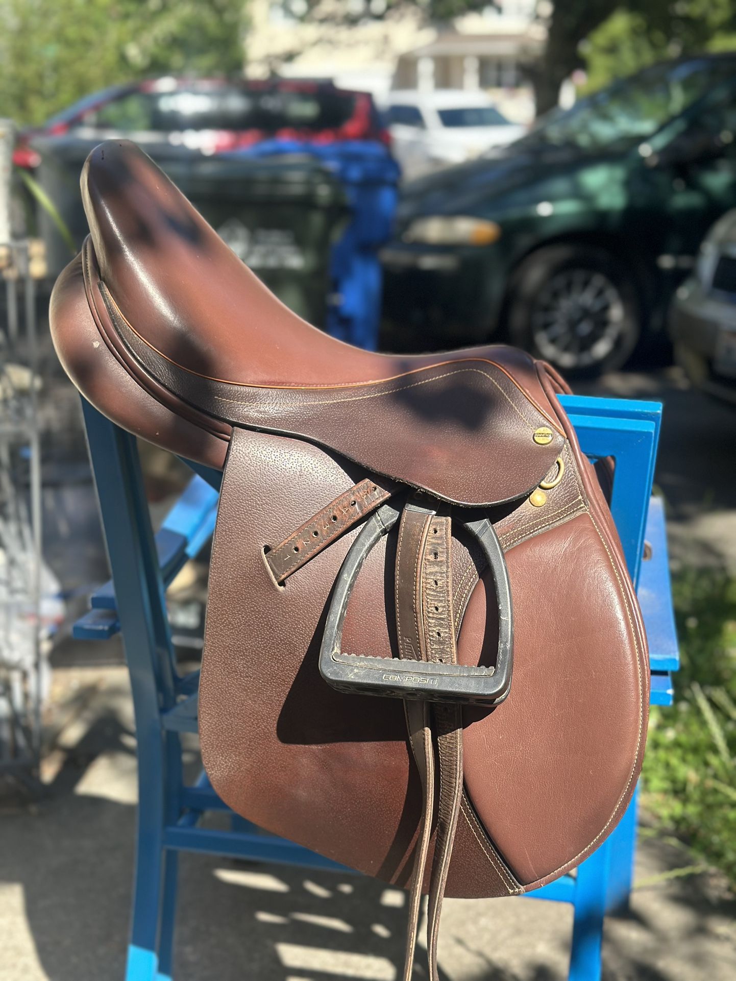 HDR advantage Jump Saddle Close Contact