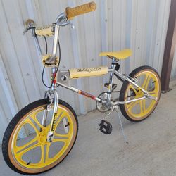 Stranger Things Mongoose BMX Bike