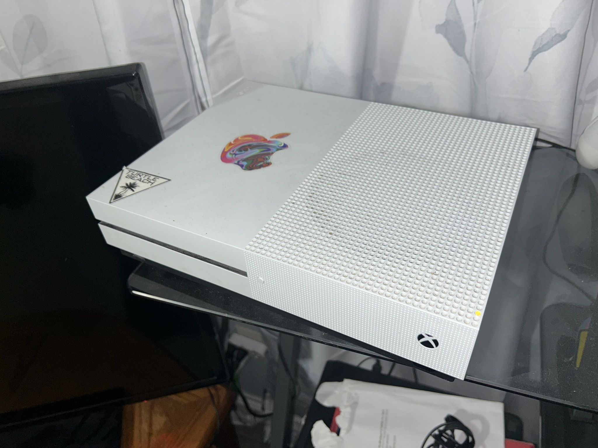 XBOX ONE S 1TB