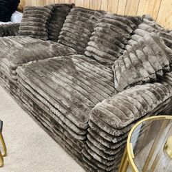 Cozy Stylish Couch 