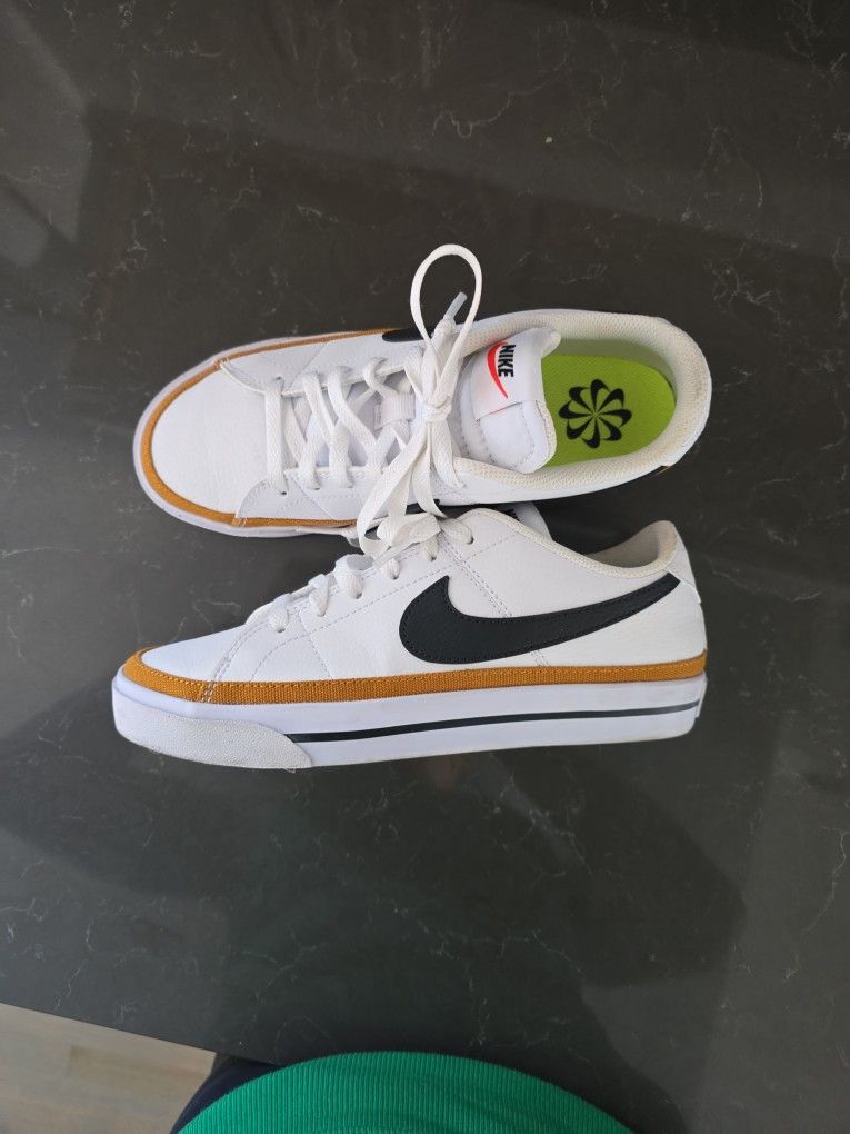 Nike Sneakers Size 6.5