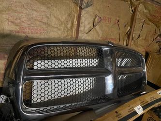 2005 dodge Ram oem grill