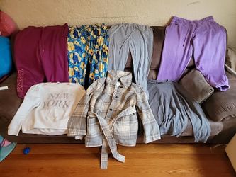 Women’s Size Large Clothing Lot – 9 Pieces – $20