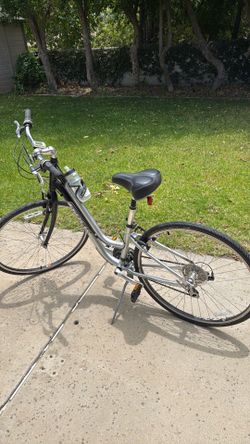 Women’s Trek 7000 bicycle