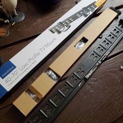 Insignia™ - Fixed TV Wall Mount For Most 40"-70" TVs - Black