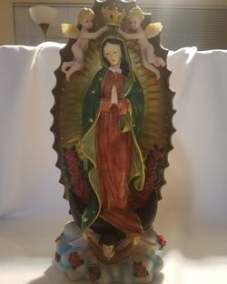 Virgen de Guadalupe statue