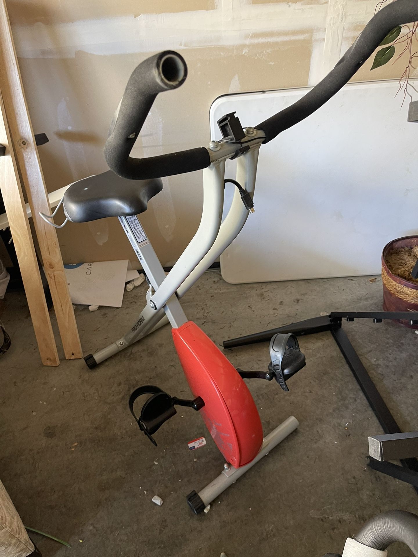 Foldable exercise bike - in excellent working condition