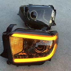 Toyota Tundra Headlights 14-21 