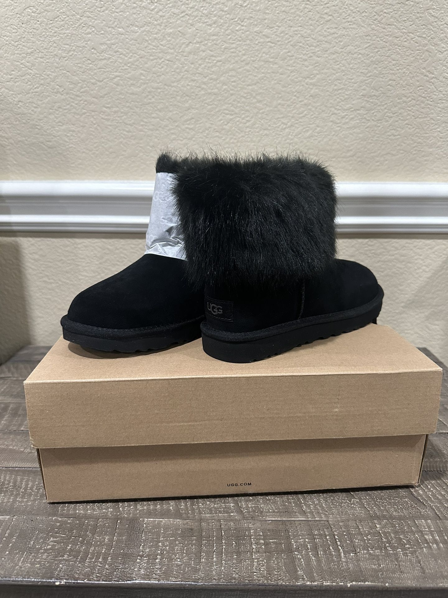 UGG Mini Blakeley Faux Fur Trimmed Boots - Womens Size 8