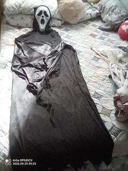 Halloween costume scream size large