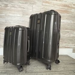 TravelPro Luggage Set 28/20 inch