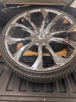 Lexani 26” Tire & Wheels Mint Condition