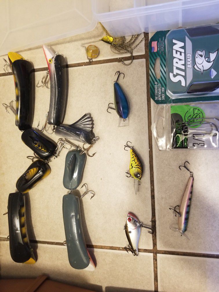 plano tacle box & fishing lures all of 40