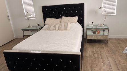 El Dorado Queen Bedroom Set – Bed Frame + 2 Mirrored Nightstands