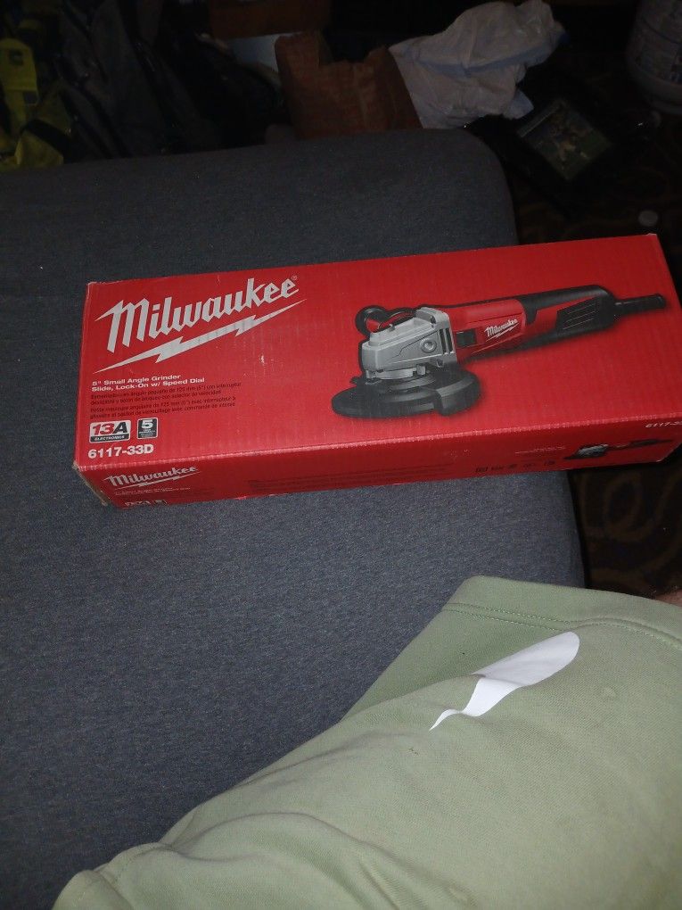 Milwaukee 5 Inch 13A Milwaukee Grinder