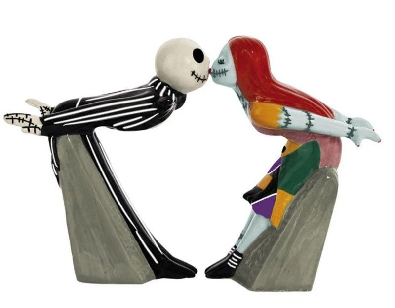Disney The Nightmare Before Christmas Jack and Sally Kiss Shakers 💀💋✨️