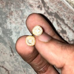 Gold Earring With Real Diamonds 