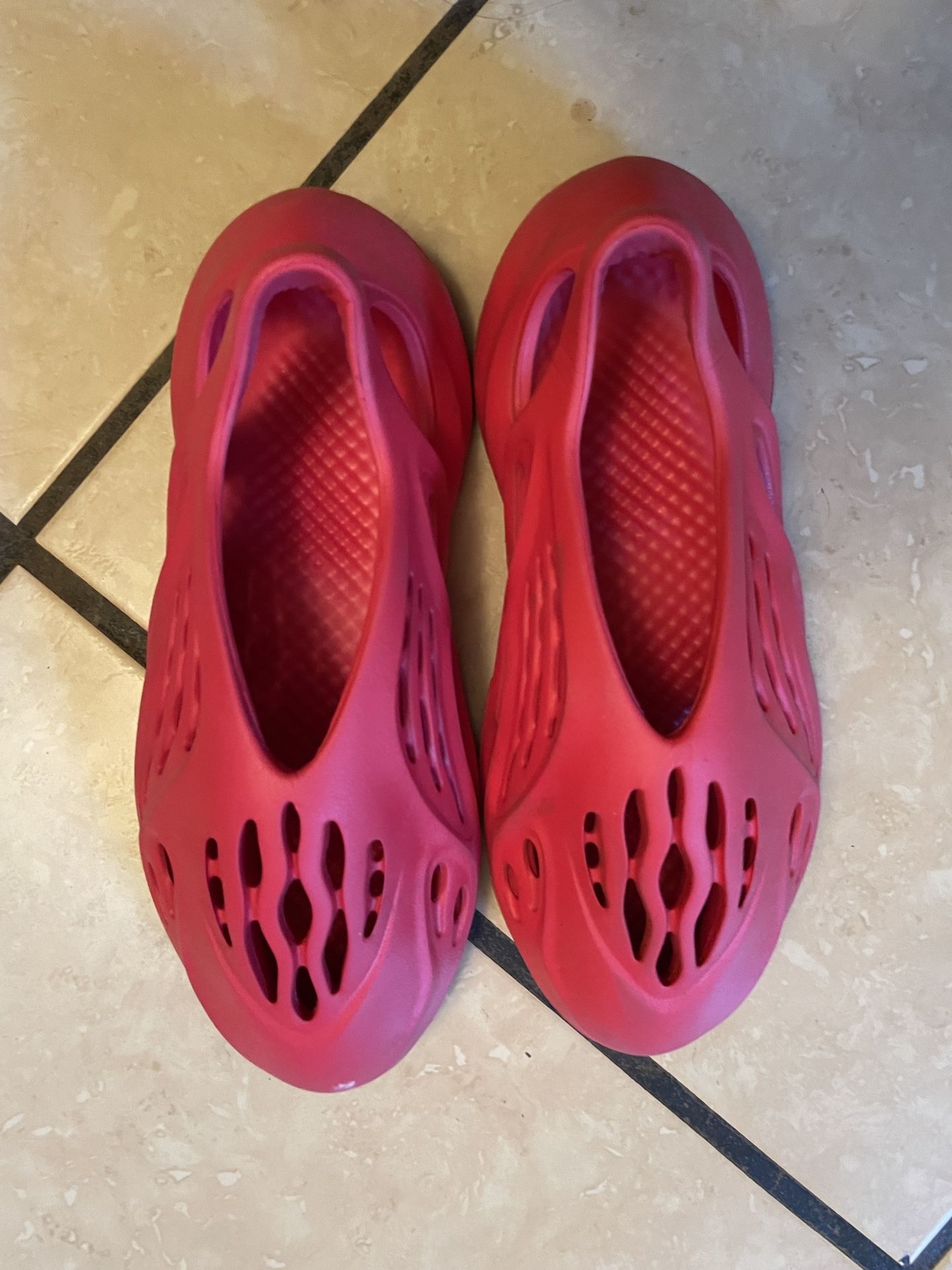 Yeezy Foam RNR Vermillion Men’s Size 10