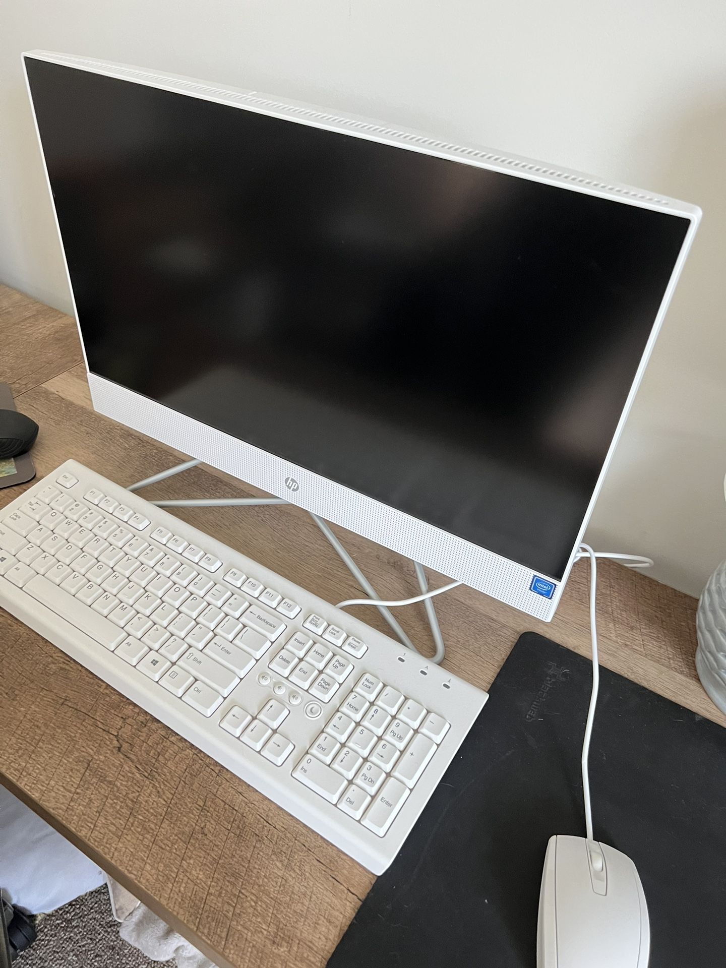 HP - 21.5" All-In-One - Intel Celeron - 4GB Memory - 128GB SSD - Snow White