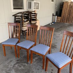 Vendo 4 sillas tapicería nueva