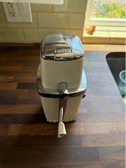 Vintage ice crusher