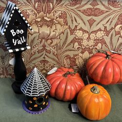 AUTUMN SALE NEW HAND Painted Pumpkins And Birdhouse Is Halloween