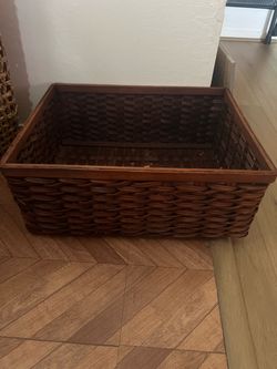 Basket with linen liner