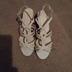 9 1/2 WOMANS SIZE SHOES