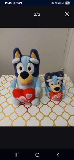 Original Blueys New !
Only 10 dollars. 
And I gift all the other plushes!
Incredible deal