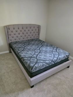 Grey platform bed - Modern style soft linen tufted headboard