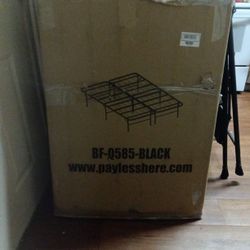 Black Metal Queen Size Bedframe 