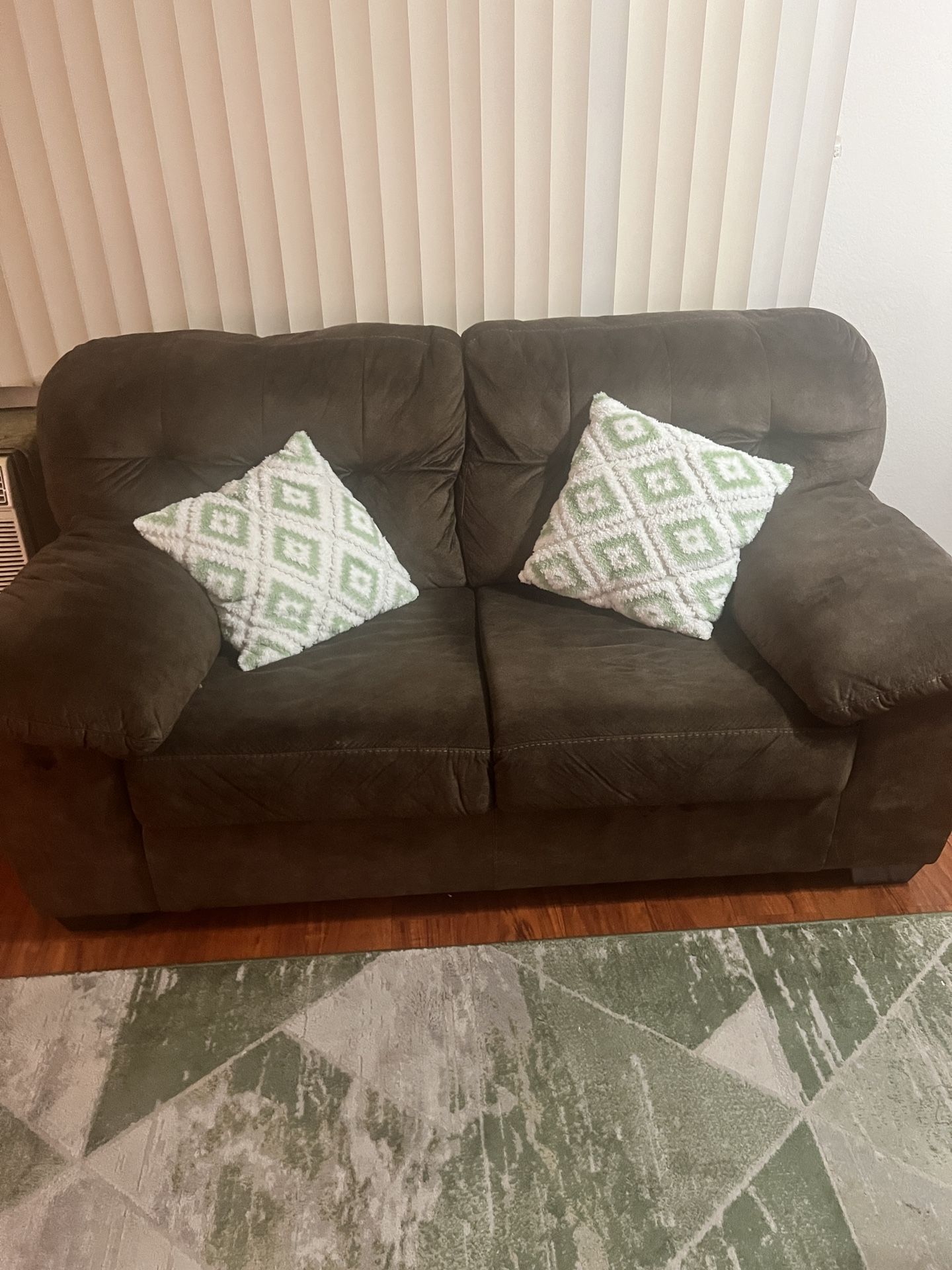 COUCH 🛋️ Love Seat